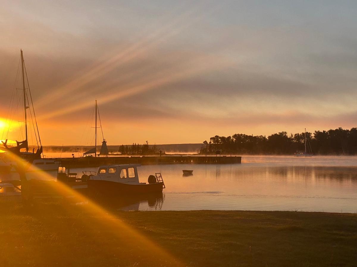 The Water'S Edge Inn & Gallery Baddeck Inlet Exteriér fotografie